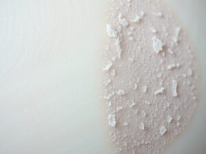 Skóra sucha: przewodnik po składnikach i łączeniach w rutynie